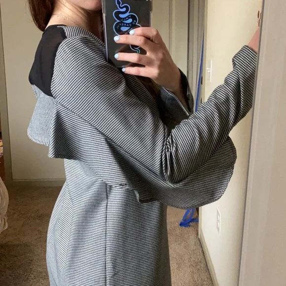 BCBG mini dress ✨ - Picture 6 of 9